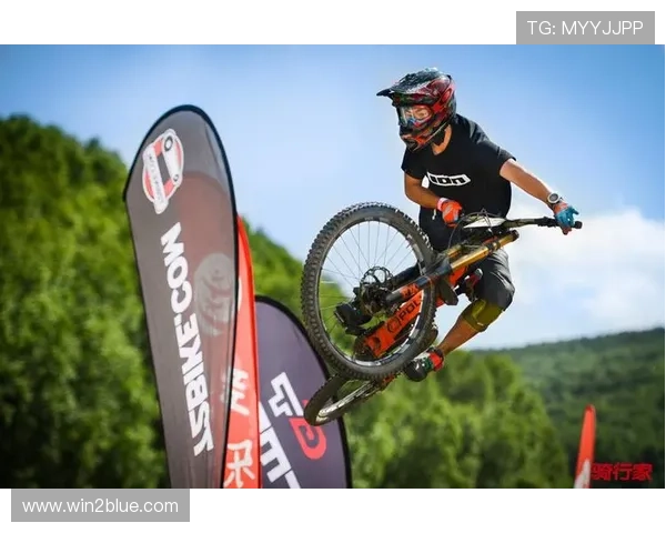 新西兰选手突破极限山地自行车速降赛赛道纪录 新西兰选手突破极限山地自行车速降赛赛道纪录