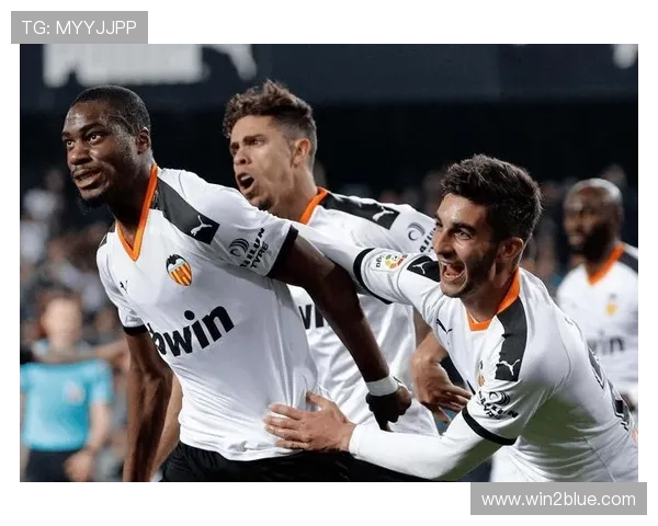 西甲焦点战巴伦西亚主场迎战塞维利亚两队激战一触即发 西甲焦点战巴伦西亚主场迎战塞维利亚两队激战一触即发